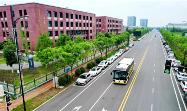 新都出行新时尚：出门打辆公交车